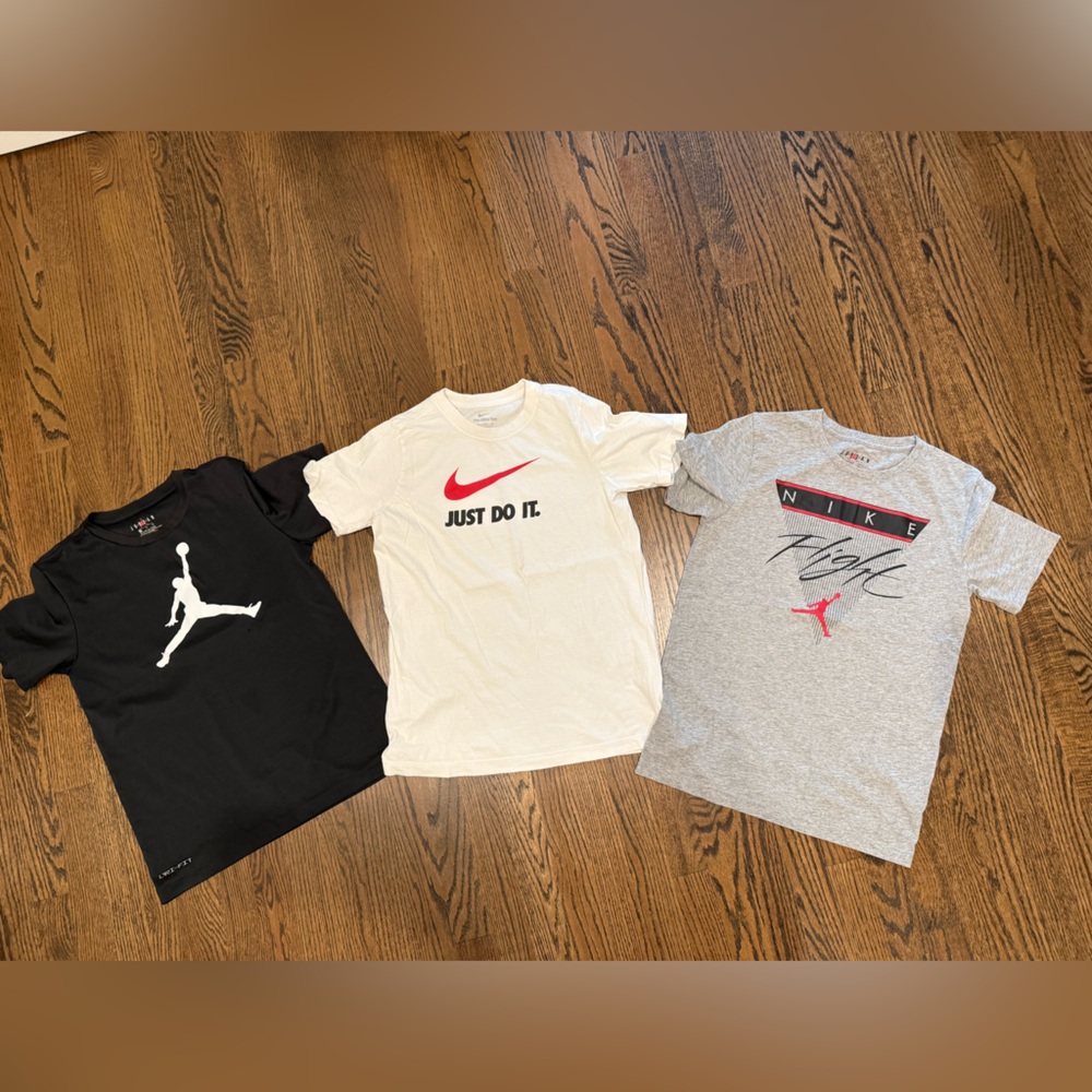 Air Jordan Nike Tshirts Youth Extra Large Black/White/Grey. Basketball Tshirts